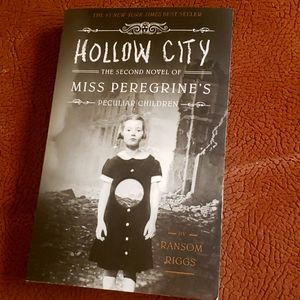Hollow city by Ransom Riggs